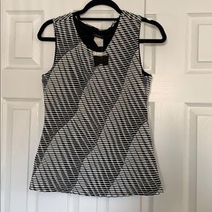 Sleeveless shirt